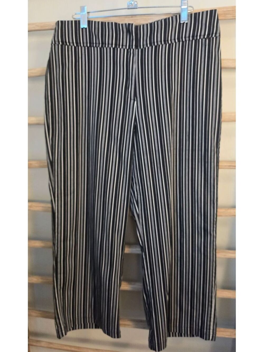 Chico's black white striped cropped pants Size 1.5 US 8